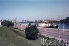 Lata 70., Szczecin, Polska.
Widok na port.
Fot. Maciej Jasiecki, zbiory Ośrodka KARTA