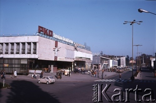 Lata 70., Szczecin, Polska.
Ul. Wielka (obecnie: kard. Stefana Wyszyńskiego). W tle pl. Wolności z Kolumną Zwycięstwa.
Fot. Maciej Jasiecki, zbiory Ośrodka KARTA