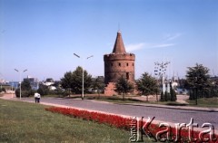 Lata 70., Szczecin, Polska.
Baszta Siedmiu Płaszczy. W tle port. 
Fot. Maciej Jasiecki, zbiory Ośrodka KARTA