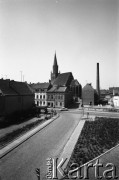 Lata 70., Trzebnica, Polska.
Kościół Mariacki (Kościół Macierzyństwa Najświętszej Marii Panny) i starówka.
Fot. Maciej Jasiecki, zbiory Ośrodka KARTA