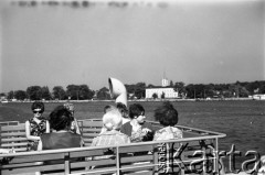 Lata 70., Świnoujście, Polska.
Na promie.
Fot. Maciej Jasiecki, zbiory Ośrodka KARTA