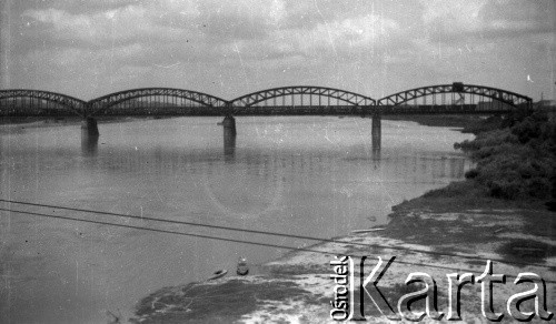 1941-1944, Warszawa.
Most Średnicowy, wysadzony przez Niemców 13 września 1944.
Fot. Maciej Jasiecki, zbiory Ośrodka KARTA
