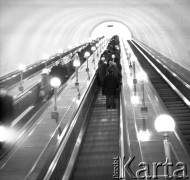 1966, Moskwa, ZSRR.
Metro, schody ruchome.
Fot. Maciej Jasiecki, zbiory Ośrodka KARTA