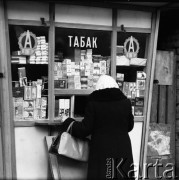 1966, Moskwa, ZSRR.
Kiosk z tytoniem.
Fot. Maciej Jasiecki, zbiory Ośrodka KARTA