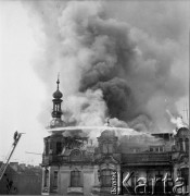 15.03.1973, Szczecin, Polska.
Pożar kamienicy w Alei Jedności Narodowej przy placu Grunwaldzkim (obecnie przy Alei Jana Pawła II 42).
Fot. Maciej Jasiecki, Fundacja Ośrodka KARTA