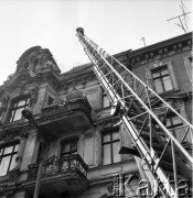 15.03.1973, Szczecin, Polska.
Pożar kamienicy w Alei Jedności Narodowej przy placu Grunwaldzkim (obecnie przy Alei Jana Pawła II 42).
Fot. Maciej Jasiecki, Fundacja Ośrodka KARTA