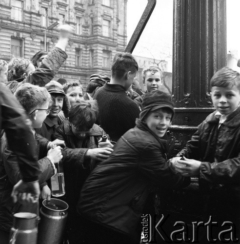 Lata 60.-70., Szczecin, Polska.
Lany poniedziałek.
Fot. Maciej Jasiecki, Fundacja Ośrodka KARTA