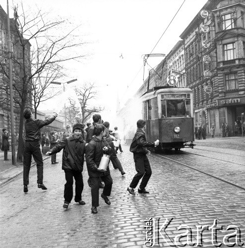 Lata 60.-70., Szczecin, Polska.
Lany poniedziałek.
Fot. Maciej Jasiecki, Fundacja Ośrodka KARTA