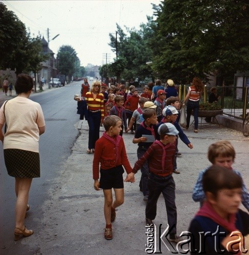Lata 60.-70., NRD.
Wycieczka szkolna.
Fot. Maciej Jasiecki, zbiory Ośrodka KARTA