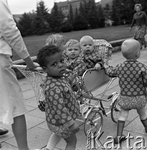 Lata 60.-70., NRD.
Dzieci.
Fot. Maciej Jasiecki, Fundacja Ośrodka KARTA