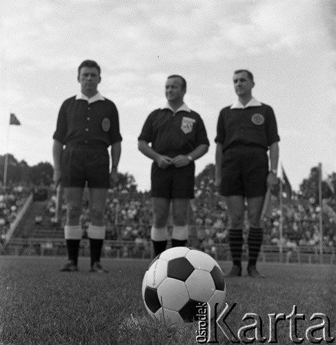 Lata 60.-70., Szczecin, Polska.
Sędziowie piłkarscy.
Fot. Maciej Jasiecki, Fundacja Ośrodka KARTA
