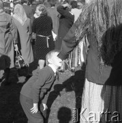 Lata 60.-70., Szczecin, Polska.
Dziecko na festynie ludowym.
Fot. Maciej Jasiecki, Fundacja Ośrodka KARTA