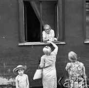 Lata 60.-70., Szczecin, Polska.
Rozmowa.
Fot. Maciej Jasiecki, Fundacja Ośrodka KARTA