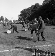 Lata 70., Szczecin lub okolice.
Zawody w czasie festynu.
Fot. Maciej Jasiecki, zbiory Ośrodka KARTA