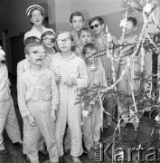 Lata 70., Szczecin, Polska.
Dzieci w klinice okulistycznej. 
Fot. Maciej Jasiecki, Fundacja Ośrodka KARTA