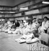 Lata 70., Szczecin, Polska.
Dzieci w klinice okulistycznej. 
Fot. Maciej Jasiecki, Fundacja Ośrodka KARTA
