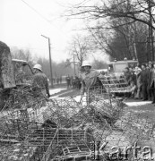 Lata 70, Szczecin, Polska.
Gaszenie pożaru.
Fot. Maciej Jasiecki, zbiory Ośrodka KARTA