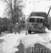 Lata 70, Szczecin, Polska.
Gaszenie pożaru.
Fot. Maciej Jasiecki, zbiory Ośrodka KARTA