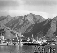 Lata 70., Santa Cruz de Tenerife, Hiszpania.
Port. Zdjęcie zrobione w czasie rejsu.
Fot. Maciej Jasiecki, zbiory Ośrodka KARTA