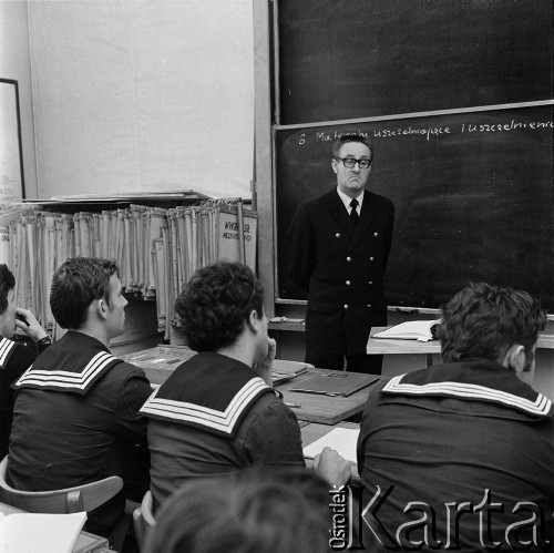 Lata 70., Szczecin, Polska.
Studenci Wyższej Szkoły Morskiej.
Fot. Maciej Jasiecki, Fundacja Ośrodka KARTA