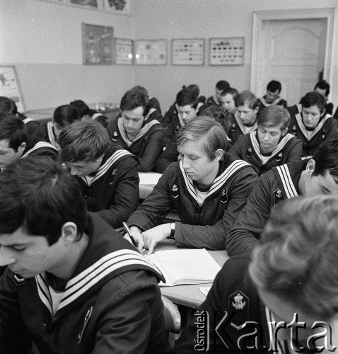 Lata 70., Szczecin, Polska.
Studenci Wyższej Szkoły Morskiej.
Fot. Maciej Jasiecki, Fundacja Ośrodka KARTA
