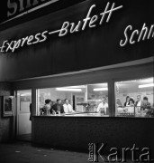 1972, Hamburg, Republika Federalna Niemiec.
Bufet. Zdjęcie wykonane w czasie rejsu MS Gliwice II. 
Fot. Maciej Jasiecki, zbiory Ośrodka KARTA