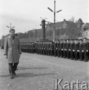 1972, Szczecin, Polska.
Uroczystość zorganizowana po ukończeniu tysięcznego rejsu przez MS Sołdek i MS Jedność Robotnicza. Nz. sekretarz KC PZPR Kazimierz Barcikowski. 
Fot. Maciej Jasiecki, zbiory Ośrodka KARTA