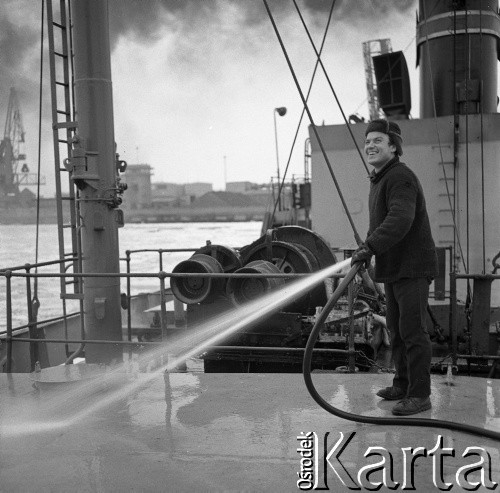 1972, brak miejsca.
Na pokładzie MS Jedność Robotnicza.
Fot. Maciej Jasiecki, zbiory Ośrodka KARTA