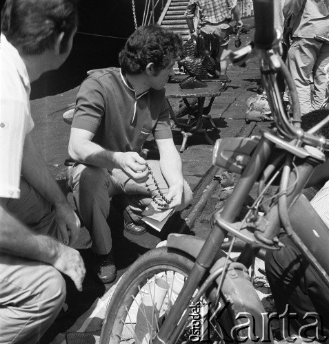 Wrzesień 1975, Lizbona, Portugalia.
W porcie. Zdjęcie wykonane w czasie rejsu MS Kopalnia Wirek.
Fot. Maciej Jasiecki, zbiory Ośrodka KARTA