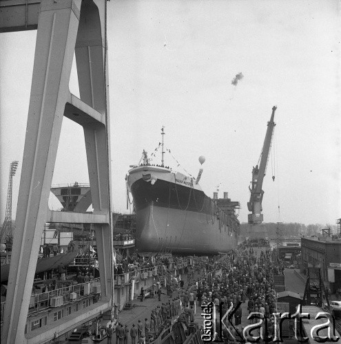 8.04.1978, Szczecin. Polska
Wodowanie M/S „Walka młodych” w Stoczni Szczecińskiej im. Adolfa Warskiego.
Fot. Maciej Jasiecki, zbiory Ośrodka KARTA
