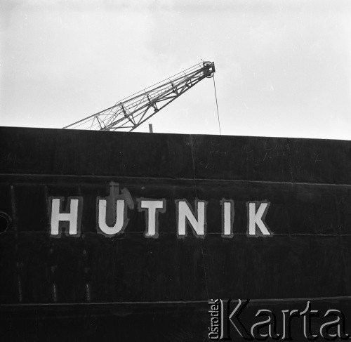 Lata 60., Szczecin, Polska,
M/s „Hutnik” w budowie. Stocznia Szczecińska im. Adolfa Warskiego.
Fot. Maciej Jasiecki, zbiory Ośrodka KARTA
