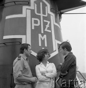 Lata 70., brak miejsca.
Kapitan żeglugi wielkiej Danuta Kobylińska-Walas ps. „Żaba” z mężem Czesławem Walasem i synem Konradem Walasem.
Fot. Maciej Jasiecki, zbiory Ośrodka KARTA