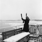 Lata 70., brak miejsca.
Pożegnanie. Zdjęcie wykonane w czasie rejsu promu m/f Gryf na trasie Świnoujście-Ystad (Szwecja).
Fot. Maciej Jasiecki, zbiory Ośrodka KARTA