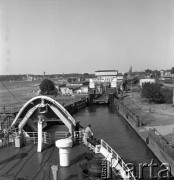 Lata 70., Świnoujście, Polska.
Prom m/f Gryf w porcie. Pływał na trasie Świnoujście-Ystad (Szwecja).
Fot. Maciej Jasiecki, zbiory Ośrodka KARTA