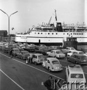 Lata 70., brak miejsca.
Prom m/f Gryf w porcie. Pływał na trasie Świnoujście-Ystad (Szwecja).
Fot. Maciej Jasiecki, zbiory Ośrodka KARTA