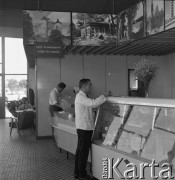 Lata 70., Polska.
Bufet Orbisu.
Fot. Maciej Jasiecki, zbiory Ośrodka KARTA