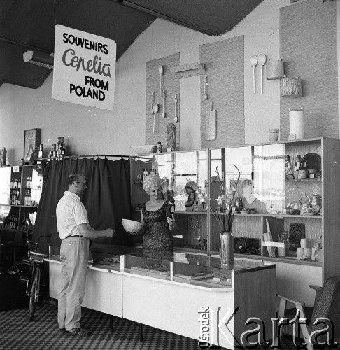 Lata 70., Polska.
Bufet Orbisu.
Fot. Maciej Jasiecki, zbiory Ośrodka KARTA