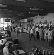 Lata 70., Polska.
Bufet Orbisu.
Fot. Maciej Jasiecki, zbiory Ośrodka KARTA