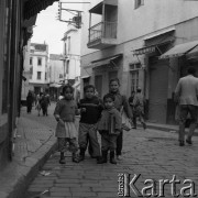 Lata 70., Casablanca, Maroko.
Dzieci. Zdjęcie wykonane w czasie rejsu MS Bieszczady, statku Polskiej Żeglugi Morskiej.
Fot. Maciej Jasiecki, zbiory Ośrodka KARTA