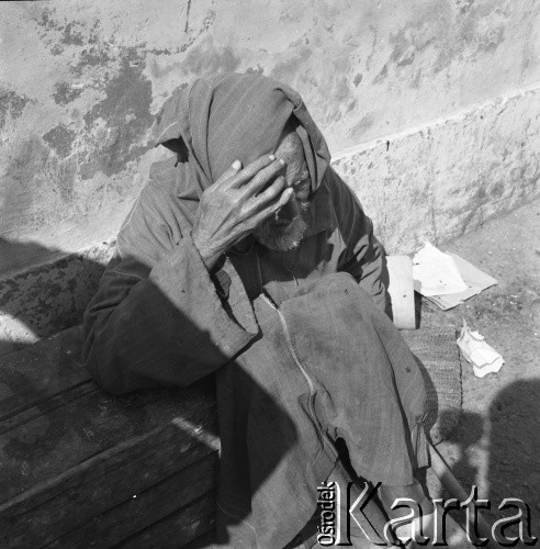 Lata 70., Casablanca, Maroko.
Marokańczyk. Zdjęcie wykonane w czasie rejsu MS Bieszczady, statku Polskiej Żeglugi Morskiej.
Fot. Maciej Jasiecki, zbiory Ośrodka KARTA