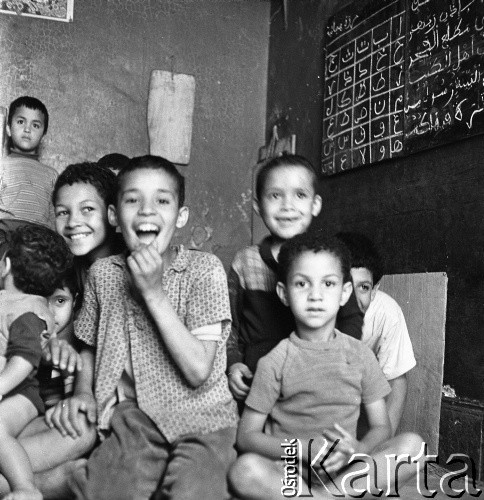 Lata 70., Casablanca, Maroko.
Dzieci. Zdjęcie wykonane w czasie rejsu MS Bieszczady, statku Polskiej Żeglugi Morskiej.
Fot. Maciej Jasiecki, zbiory Ośrodka KARTA
