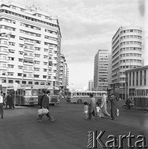 Lata 70., Casablanca, Maroko.
Plac miejski. Zdjęcie wykonane w czasie rejsu MS Bieszczady, statku Polskiej Żeglugi Morskiej.
Fot. Maciej Jasiecki, zbiory Ośrodka KARTA