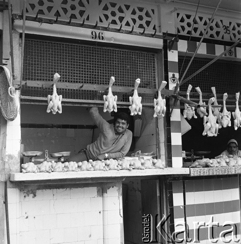 Lata 70., Casablanca, Maroko.
Handel na ulicy. Zdjęcie wykonane w czasie rejsu MS Bieszczady, statku Polskiej Żeglugi Morskiej.
Fot. Maciej Jasiecki, zbiory Ośrodka KARTA