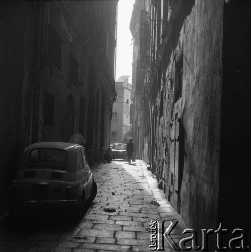 Lata 70., Genua, Włochy.
Uliczka. Zdjęcie wykonane w czasie rejsu MS Bieszczady, statku Polskiej Żeglugi Morskiej.
Fot. Maciej Jasiecki, zbiory Ośrodka KARTA