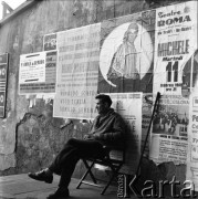 Lata 70., Genua, Włochy.
Scena uliczna. Zdjęcie wykonane w czasie rejsu MS Bieszczady, statku Polskiej Żeglugi Morskiej.
Fot. Maciej Jasiecki, zbiory Ośrodka KARTA