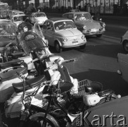 Lata 70., Genua, Włochy.
Ruch uliczny na Via Antonio Gramsci. Zdjęcie wykonane w czasie rejsu MS Bieszczady, statku Polskiej Żeglugi Morskiej.
Fot. Maciej Jasiecki, zbiory Ośrodka KARTA