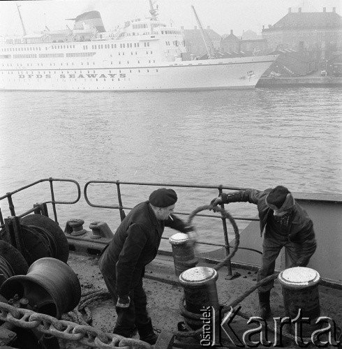 Lata 70., brak miejsca.
Na pokładzie ms Brygada Makowskiego.
Fot. Maciej Jasiecki, zbiory Ośrodka KARTA