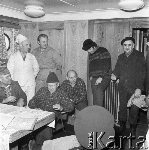 Lata 70., brak miejsca.
Na pokładzie ms Brygada Makowskiego.
Fot. Maciej Jasiecki, zbiory Ośrodka KARTA