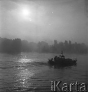 Lata 70., Szczecin, Polska.
Motorówka na Odrze. 
Fot. Maciej Jasiecki, zbiory Ośrodka KARTA