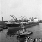 Lata 70., Szczecin, Polska.
Statek m/s „Mirosławiec”. Masowiec zbudowany w Stoczni Szczecińskiej im Adolfa Warskiego dla Polskiej Żeglugi Morskiej (PŻM). Wodowany 1 lutego 1975 r. Matką chrzestną była Józefa Balawajder, nauczycielka z Mirosławca. Zezłomowany w 2000r. Wymiary: 199 x 24 x 11m. Tonaż: 33450 DWT. 
Fot. Maciej Jasiecki, zbiory Ośrodka KARTA
